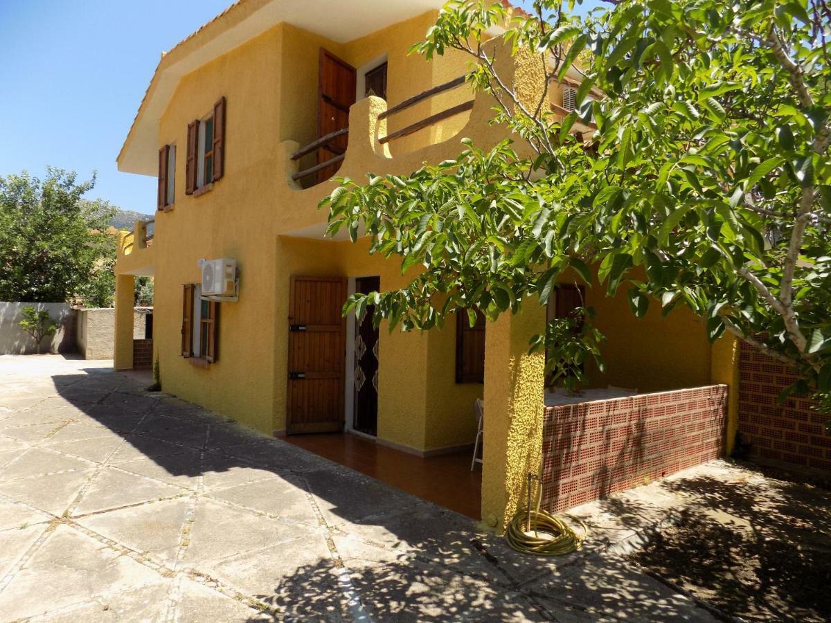Casa Vacanze Gardenia Соланас Екстериор снимка
