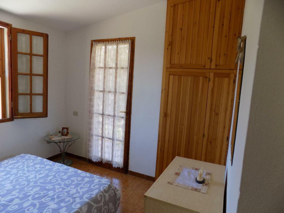 Casa Vacanze Gardenia Соланас Екстериор снимка