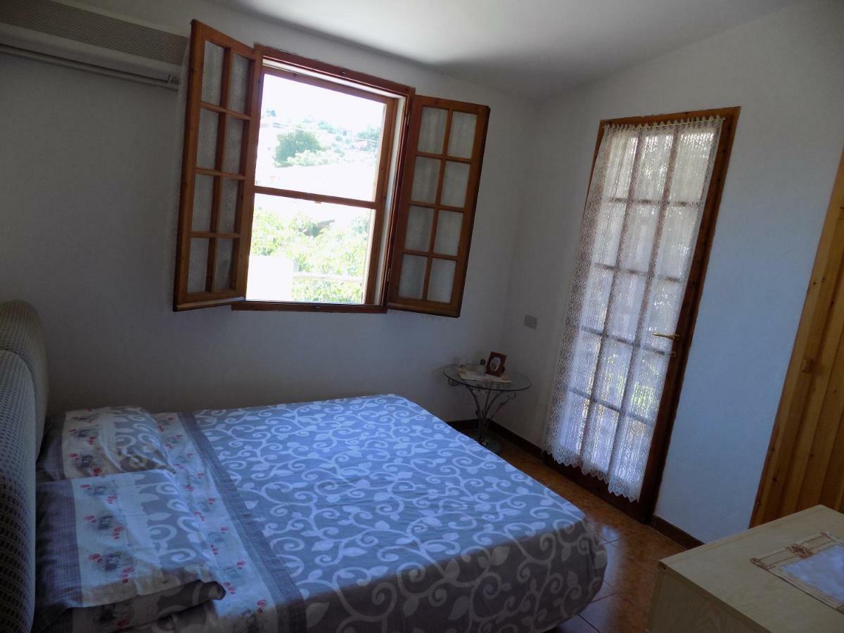 Casa Vacanze Gardenia Соланас Екстериор снимка